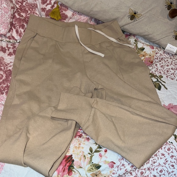 Varley tan joggers - Picture 2 of 4